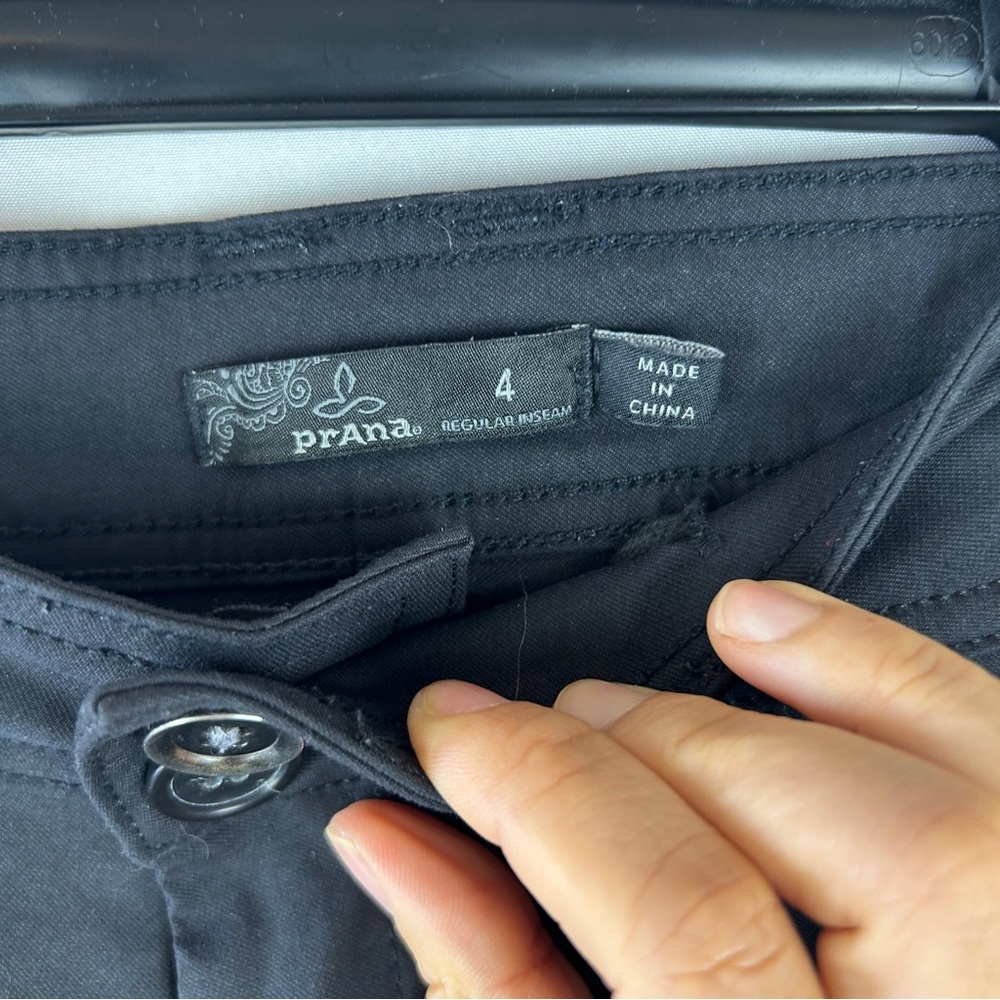 Prana black cargo convertible pants size 4 outdoor hiking - Picture 2 of 9